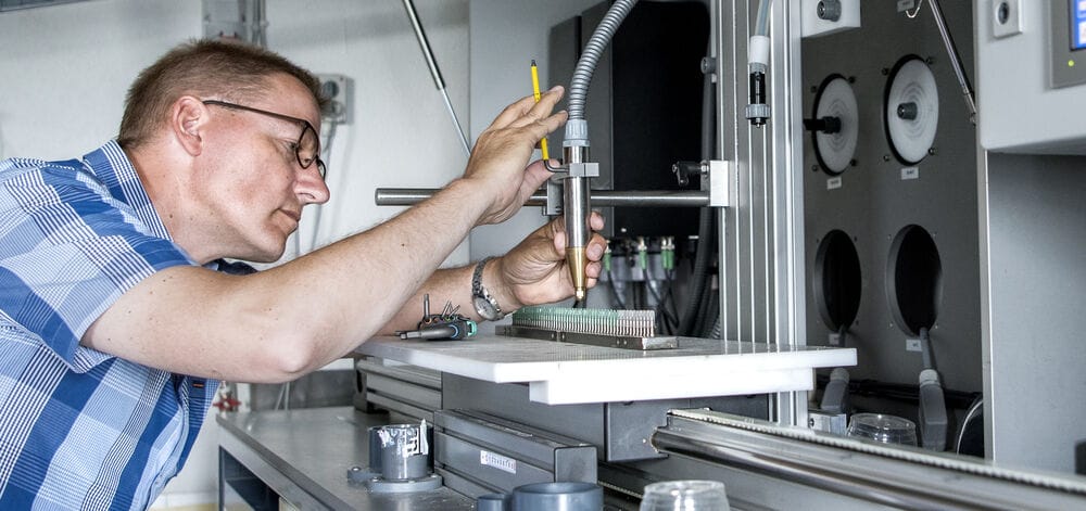Tantec expert operating a surface treatment machine